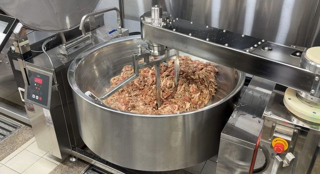 제주여상에 설치된 AI 기반 조리로봇 볶음 공정