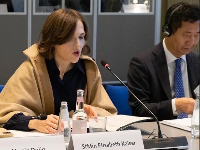 [베를린=연합뉴스] 지난 18일 독일 베를린에서 열린 한독통일자문위원회의에서 발언하는 엘리자베트 카이저(Elisabeth Kaiser) 연방재무부 차관(왼쪽)과 김병대 통일부 통일정책실장. ※ 통일부 제공, 재판매 및 DB 금지 