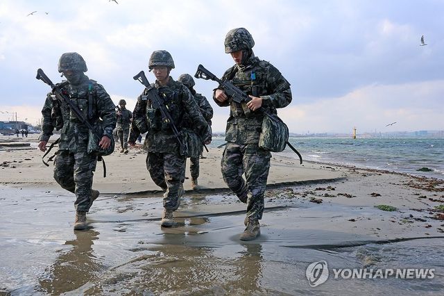 마약 찾는 해병대원