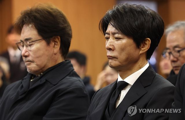 침통한 표정의 유동근-최수종