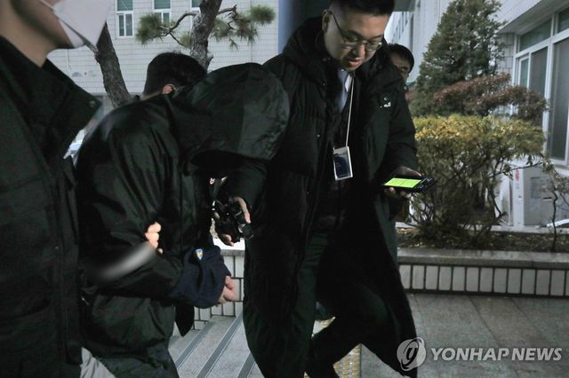 고개 숙인 '16개월 영아 사망' 계부