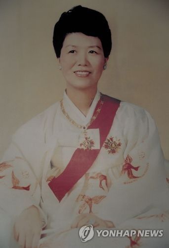 육영수 여사