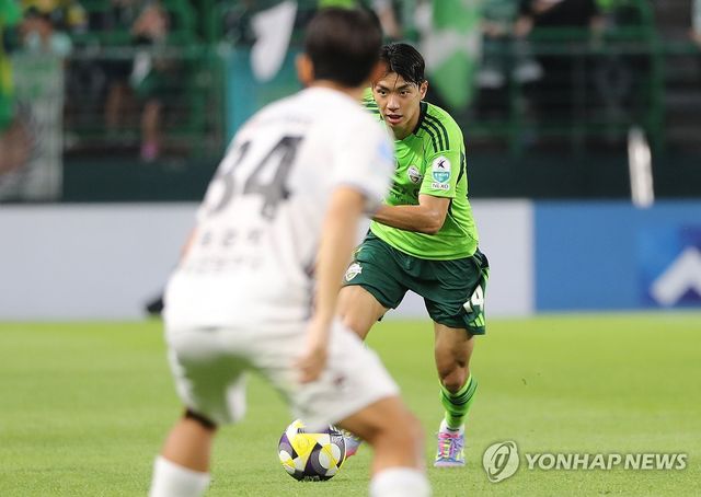 전진우, 날카로운 눈빛