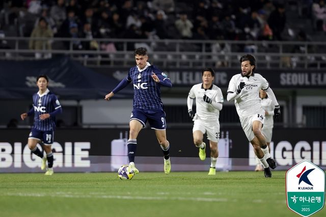 성남과 이랜드의 경기 모습