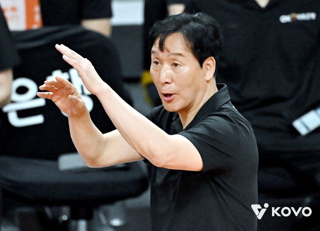 300승 달성한 신영철 감독