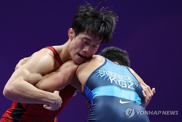 레슬링 간판 정한재(왼쪽)