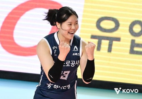 한국도로공사 미들 블로커 이지윤