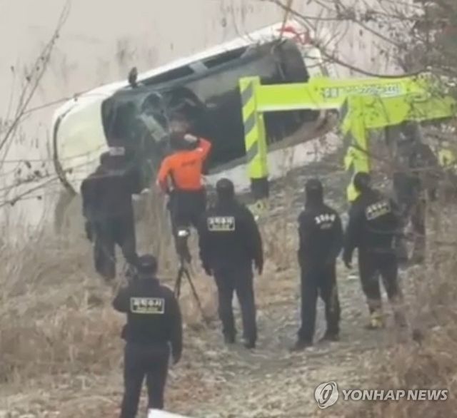 인양되는 장기실종 여성 SUV