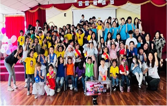 칠레 한글학교 학예발표회 후 단체 기념촬영