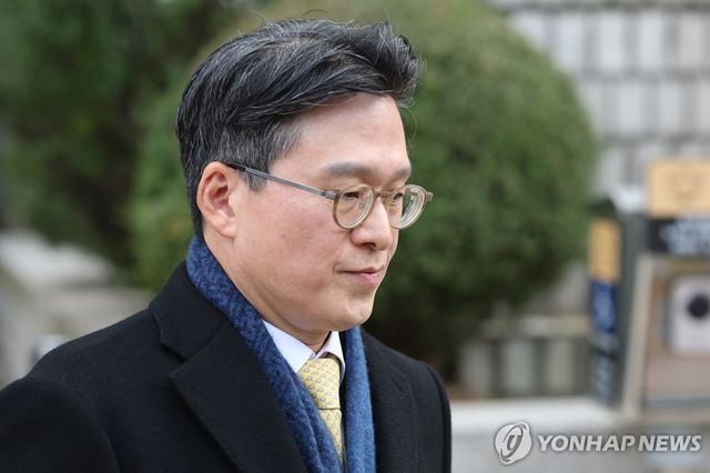 법원 나서는 김선규 전 부장검사