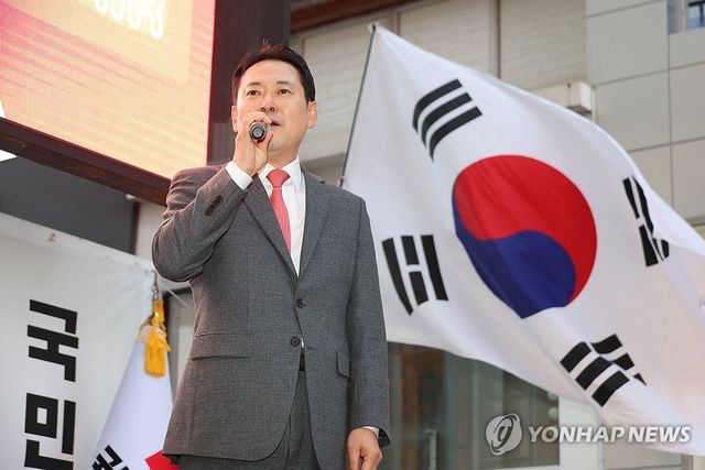 동성로서 집회 이어가는 장동혁 대표