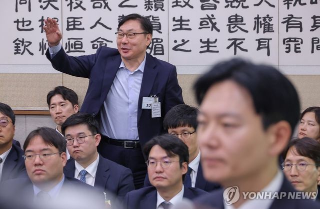 법사위서 발언권 요청하는 이화영 전 경기도 평화부지사