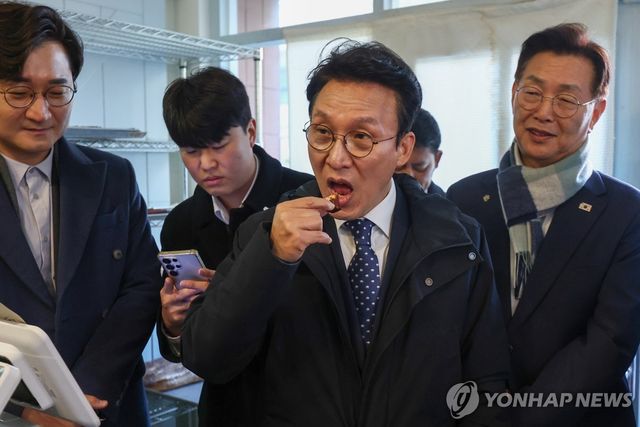 대전 제과 상점가 방문한 김민석 국무총리