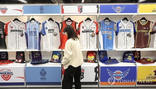 마블 히어로 새겨진 KBL 유니폼