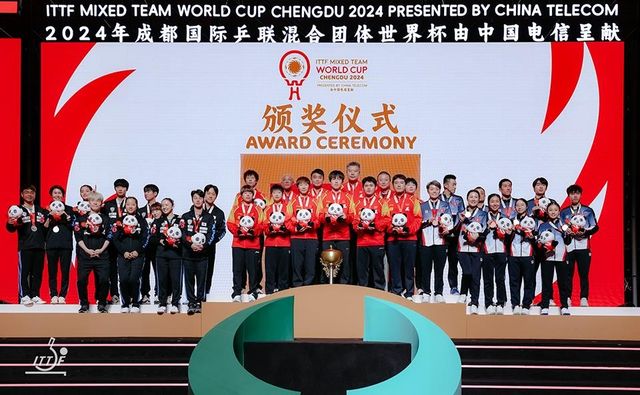 작년 혼성단체 월드컵 준우승을 차지한 한국 탁구 대표팀(맨 왼쪽)