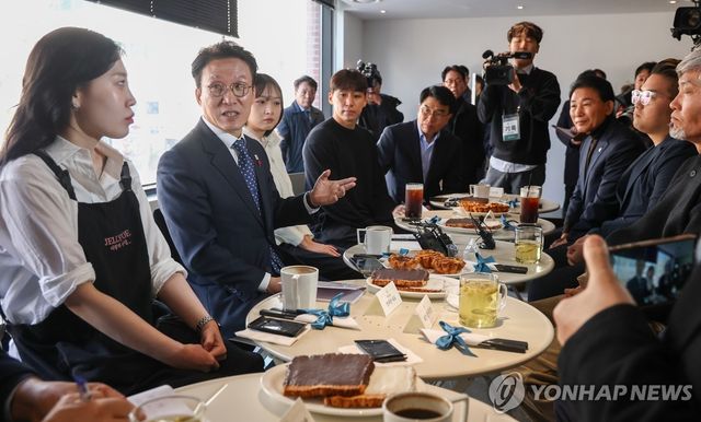 간담회 갖는 김민석 총리