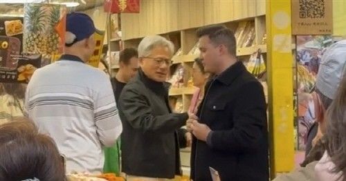 젠슨 황 엔비디아 CEO(가운데)