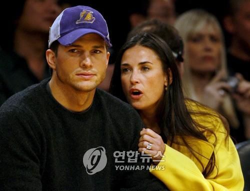 2007년 데미 무어(왼쪽)-애슈턴 커처 커플