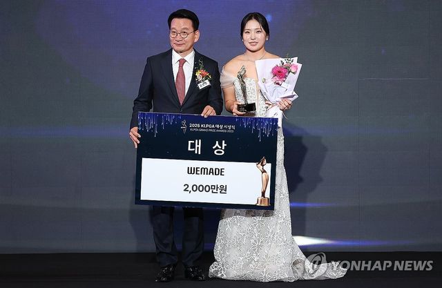 기념촬영하는 유현조