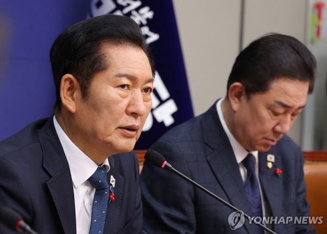 발언하는 정청래 대표