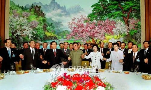 2000년 6월15일 남북정상회담 당시 평양 백화원 영빈관에서 열린 만찬