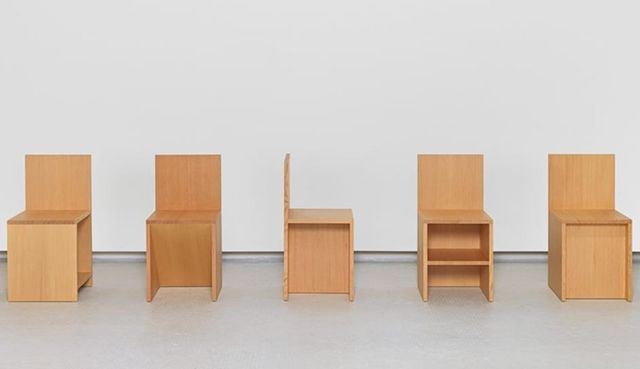 도널드 저드의 의자들