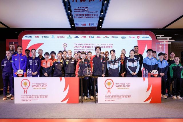 혼성단체 월드컵 조 추첨식에 참석한 신유빈(앞줄 오른쪽에서 4번째)