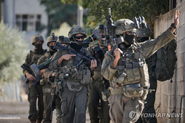 서안지구에서 작전 중인 이스라엘 군인들