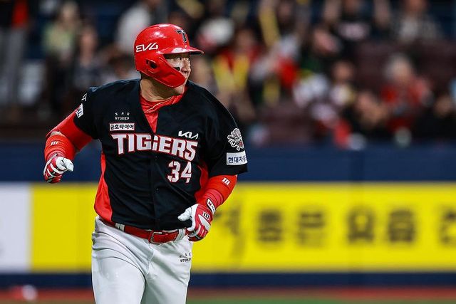 KIA 최형우, 프로야구 최초 1천700타점 돌파