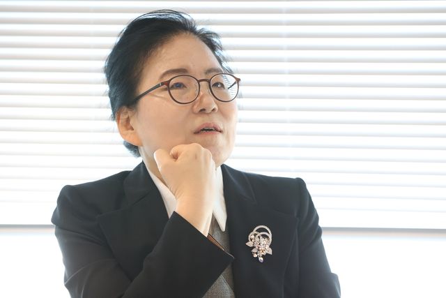 인터뷰하는 신일숙 작가