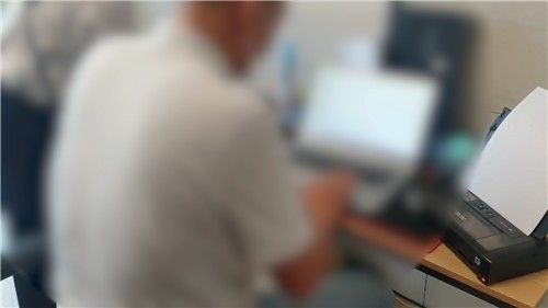 A씨 등의 사무실 압수수색 하는 경찰