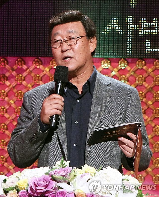 '가요무대' 리허설 하는 김동건 아나운서(2010.11.8)