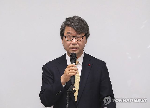 경사노위 위원장에 김지형 전 대법관 임명