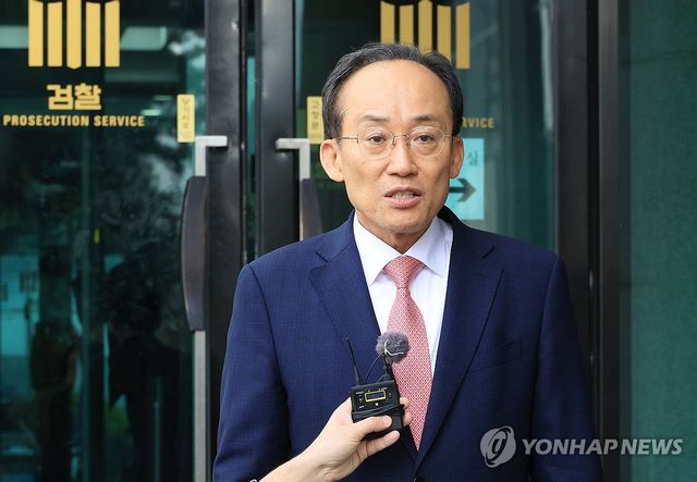 질문에 답하는 추경호 전 원내대표