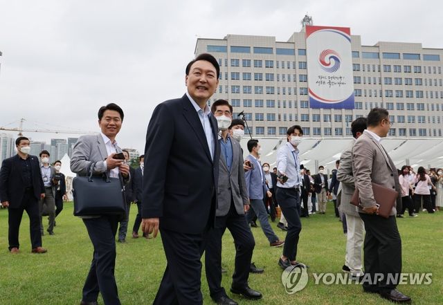 밝은 표정의 윤석열 전 대통령