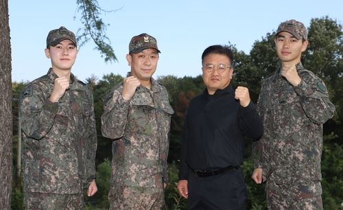 왼쪽부터 이효욱 일병, 안선근 상사, 심원창 준위, 신현태 일병.