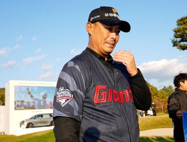 우승 후 눈물 흘리는 김재호