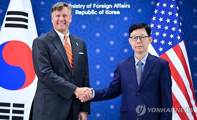 지난 9월 서울에서 만난 박윤주 차관과 랜도 부장관