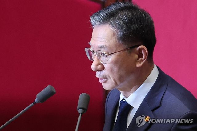 체포동의 이유 설명하는 정성호 법무장관