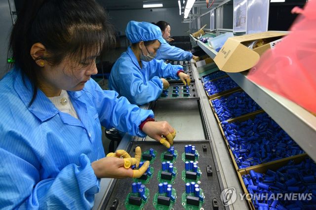 중국 안후이성 푸양의 전자공장