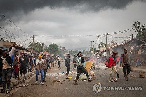 30일(현지시간) 탄자니아 아루샤의 시위대