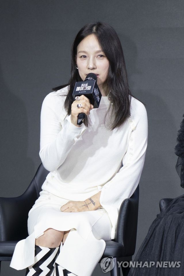 '저스트 메이크업' MC를 맡은 가수 이효리