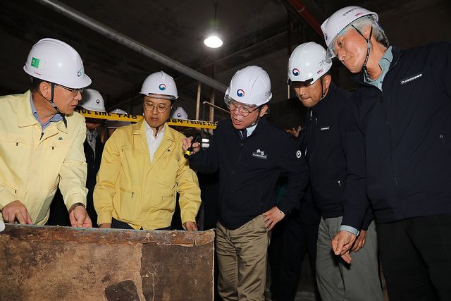 인천환경공단 사고 현장 점검하는 김영훈 고용노동부 장관