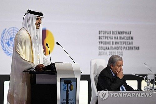 연설하는 셰이크 타밈 빈 하마드 알사니 카타르 군주