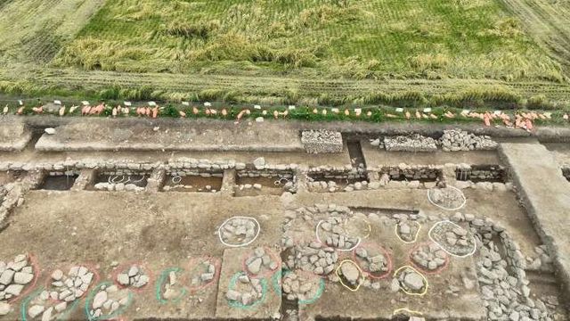 동서 방향 축대와 배수로