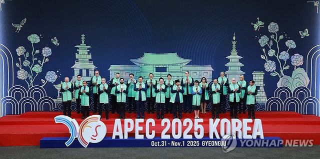 이재명 대통령, APEC 정상회의 공식 기념 촬영