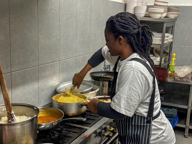 가나 음식 '푸푸' 만드는 크리스티 씨