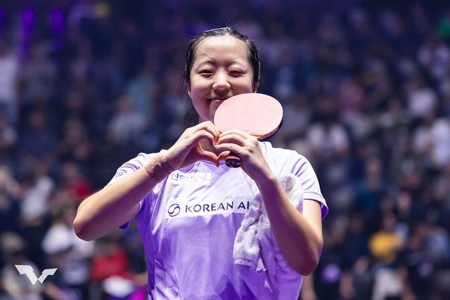 WTT 챔피언스 몽펠리에 경기 후 하트 그려 보이는 신유빈