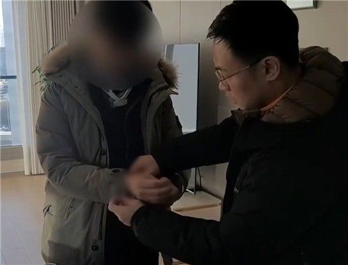 캄보디아 거점 사기조직 총책 A(56)씨 검거 장면