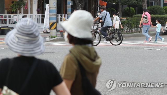 10월 무더위에 짧은 소매